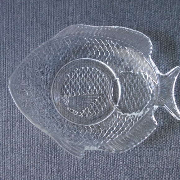 Set of Four(4) Fish Shaped/Designed Glass Plates - Picture 2 of 9